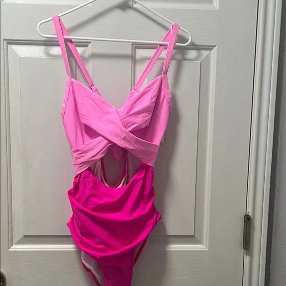 NWT Vibrant Pink One-Piece Swimsuit Size Large - Picture 1 of 15